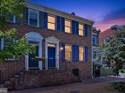 122 N West St