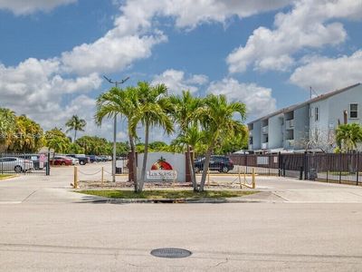 1725 W 60th St APT F202