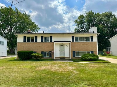 2244 Serra Dr