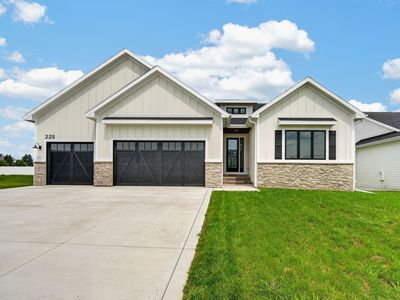 225 NW Woodmoor Dr
