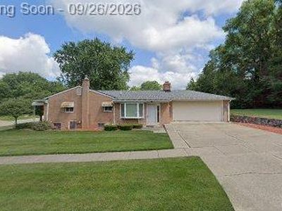 Property at 1085 Queen Ct, Milford, MI