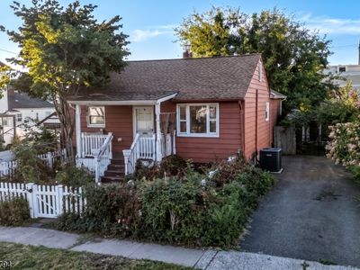 6 Roosevelt Ave