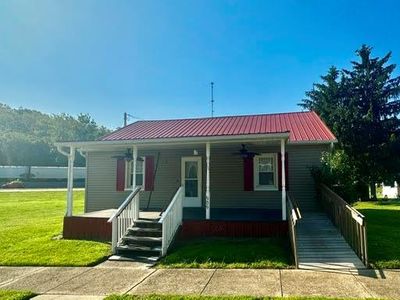 909 E Main St