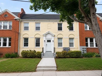 4032 8th St NE APT 2