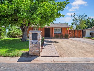 2405 N 27TH Place