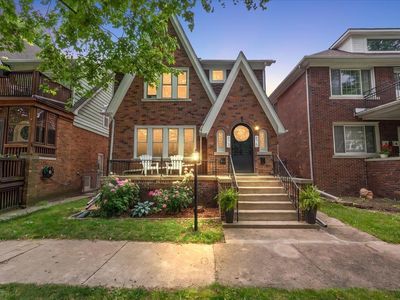 Property at 873-875 Beaconsfield Ave, Grosse Pointe, MI