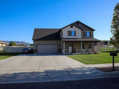 735 S Hillcrest Loop