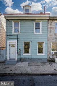 44 Neversink St