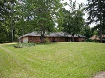 4049 Parkwood Dr