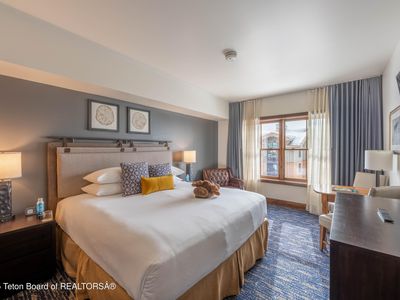 3385 W Village Dr #311-315