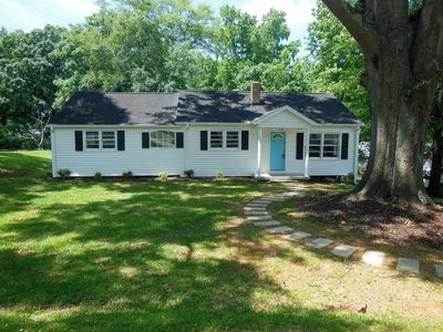 37 Bishop St