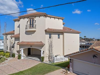 2235 N Kings Cove Point