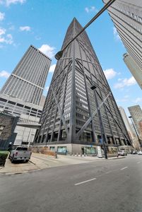 175 E Delaware Pl APT 6018