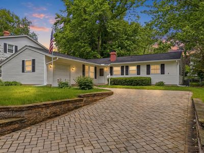 323 E Dresser Rd