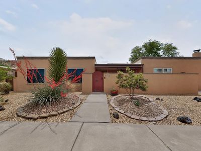 1126 Lawrence Dr NE