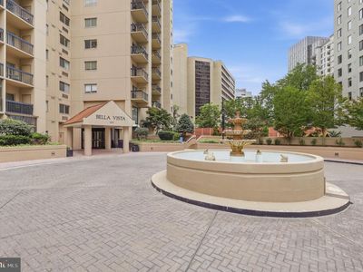 1211 S Eads St APT 405