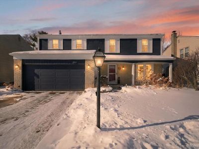 2112 E Roundtable Dr