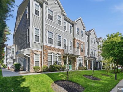 13 Dahlia Ln