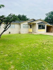 Property at 1002 Triangle Dr, Sunray, TX