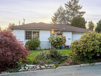 806 S 24th Ave
