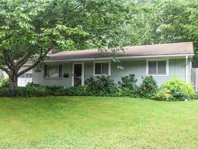 725 Roslyn Rd