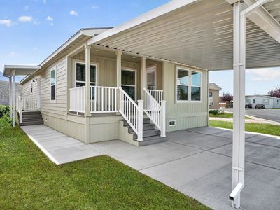 1500 N Angel St Trailer 20