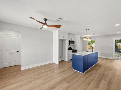 1234 W Donovan St