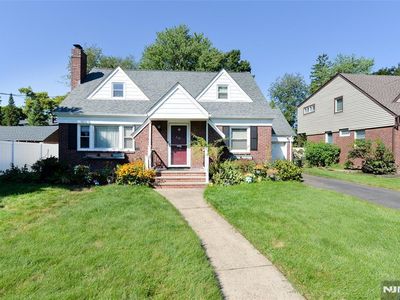 4-12 Kenneth Ave