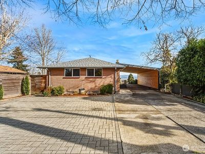 8324 Beacon Avenue S