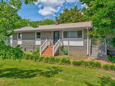 126 White Oak Dr