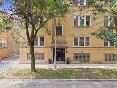 4542 N Albany Ave APT 2