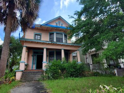 337 W 7TH Street