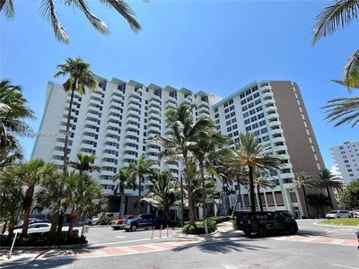 2899 Collins Ave APT 1040