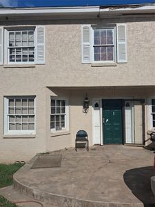 1512 Crescent Dr