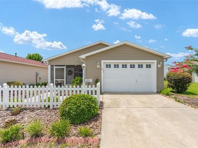 2734 Moncayo Ave