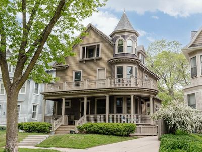 2710 North Hackett AVENUE