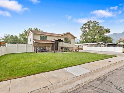 1027 E Serpentine Way