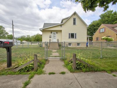301 N Noquebay Ave