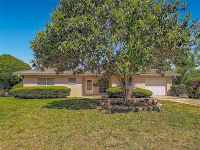 211 NW Monroe Cir N