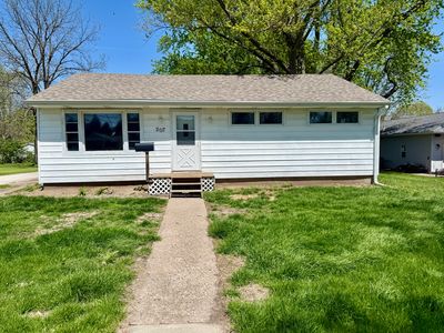 207 E Illinois St