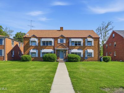 1384 N Cove Blvd