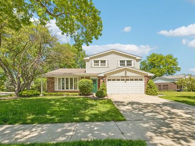 3051 N Huntington Dr