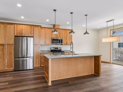 2121 Village Trl