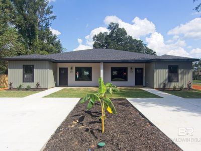 402 NW 4th St #400 & 402