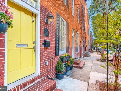 1109 William St