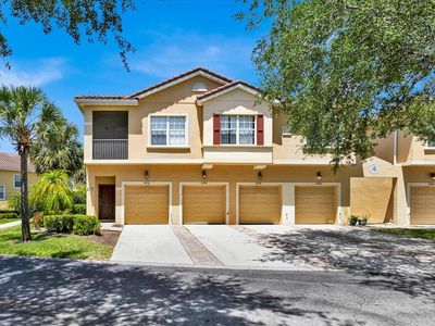 2732 Oakwater Dr #101