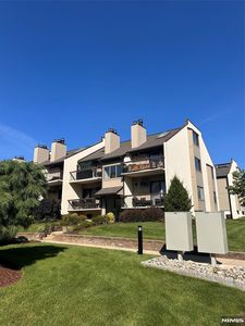 612 W Ridge Mews
