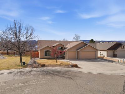 934 Cliffrose Ave
