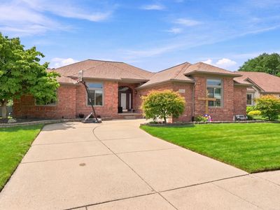 Property at 47641 Beacon Square Dr, Macomb, MI