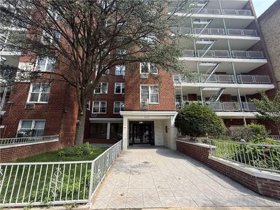 2035 E 7th St APT 2F